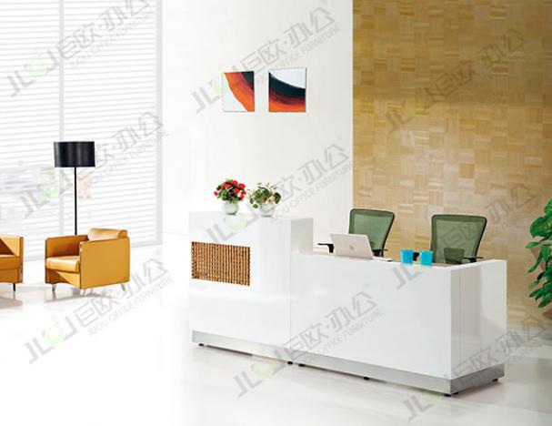 定製(zhi)辦(bàn)公(gōng)傢(jia)具(ju)